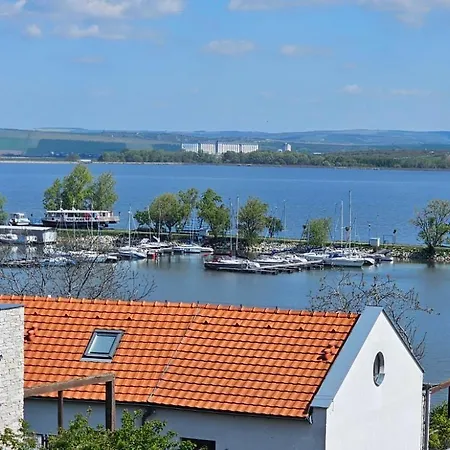 Palava 4 S Terasou A Vyhledem Na Jezero بافلوف