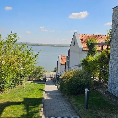 Palava 4 S Terasou A Vyhledem Na Jezero *